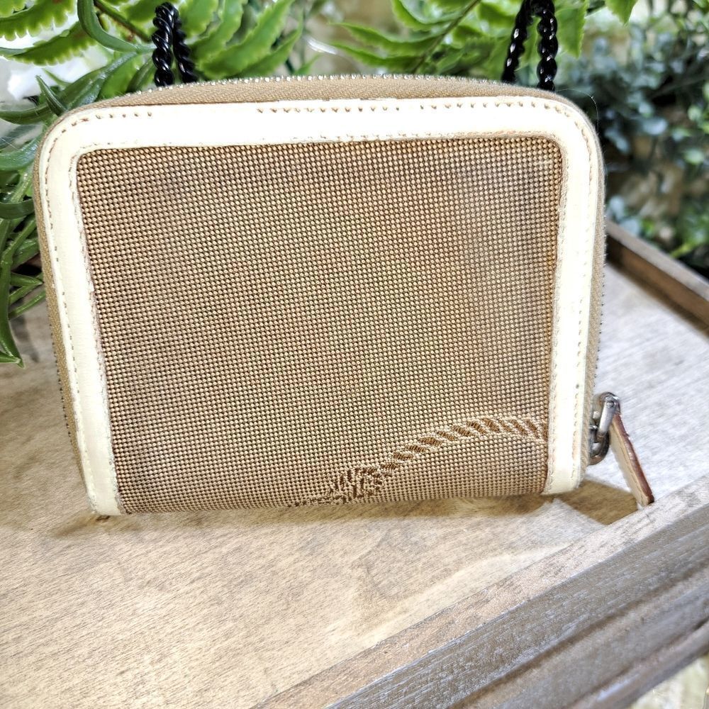 Authentic Prada Zippy Wallet - Picture 2 of 13